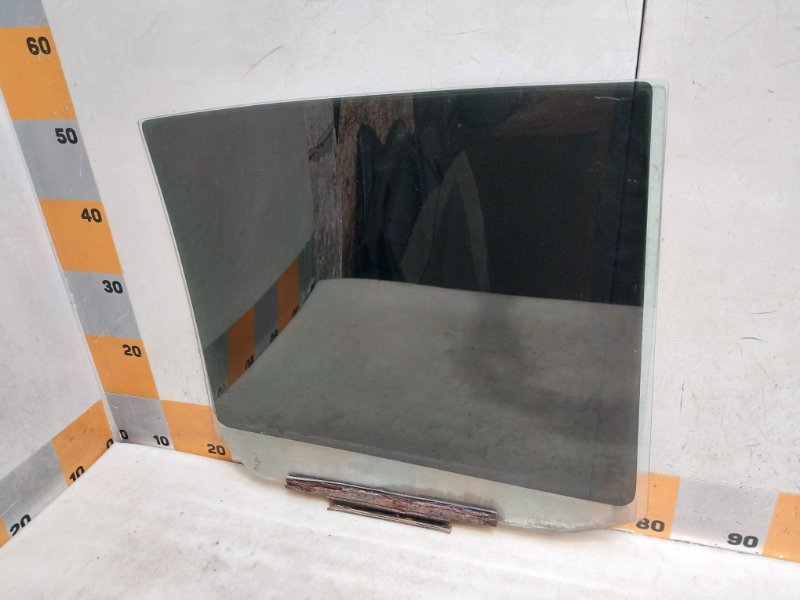 Стекло двери задней левой