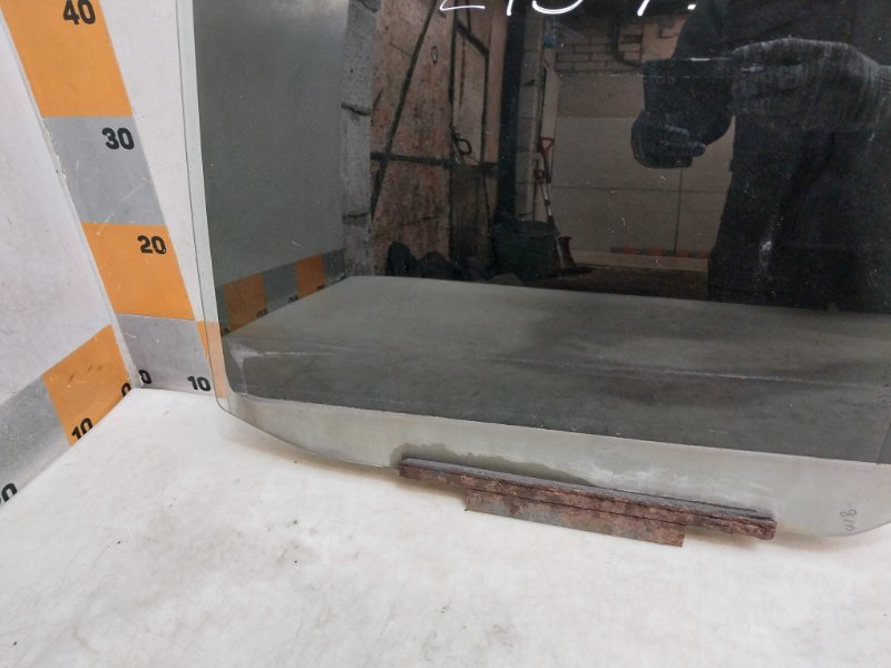 Стекло двери задней левой