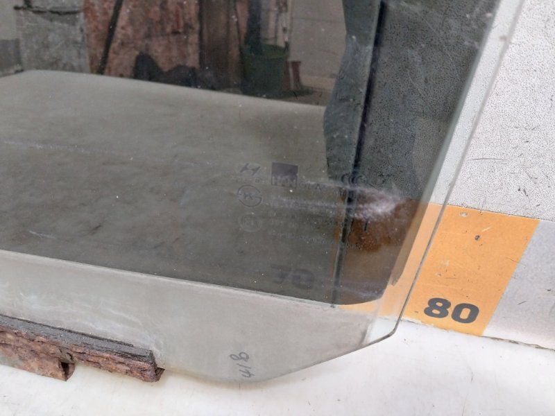 Стекло двери задней левой