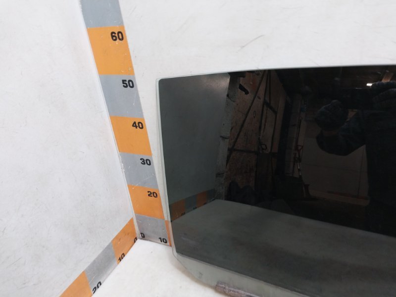 Стекло двери задней правой