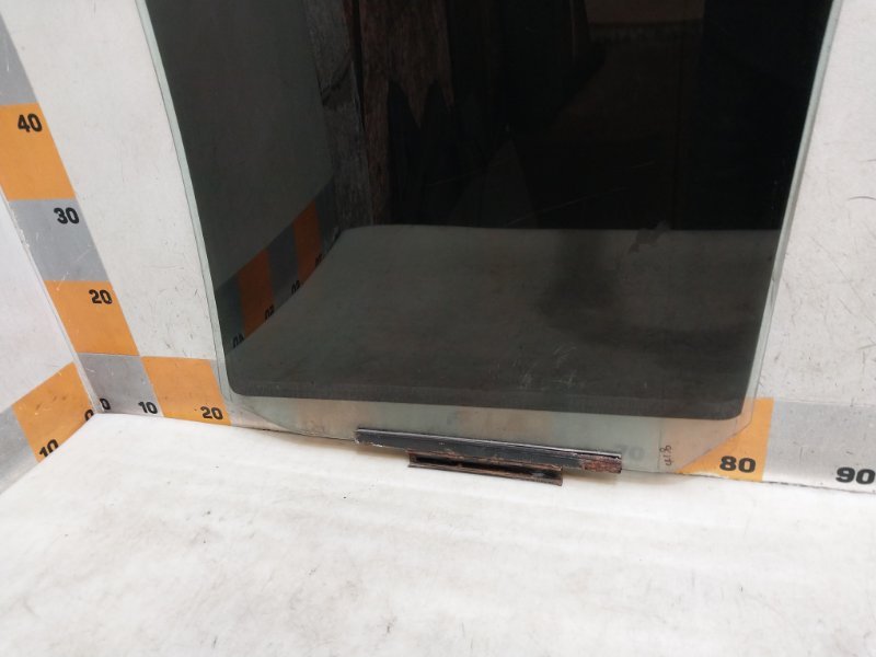 Стекло двери задней правой