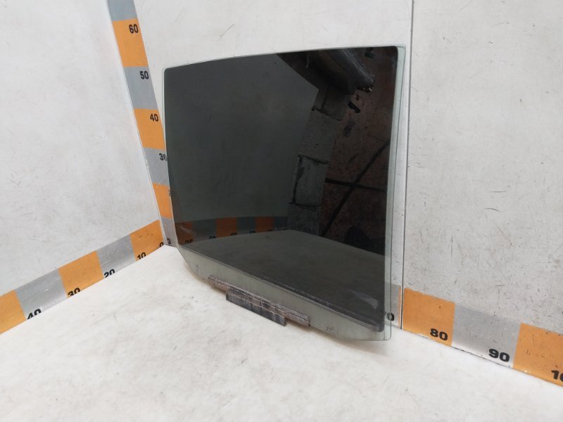 Стекло двери задней правой