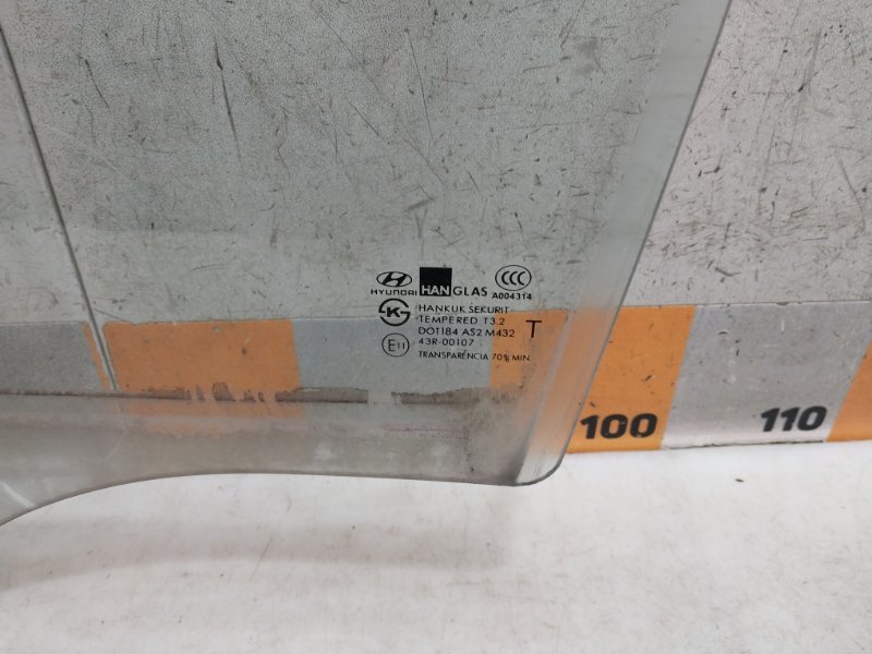 Стекло двери передней левой