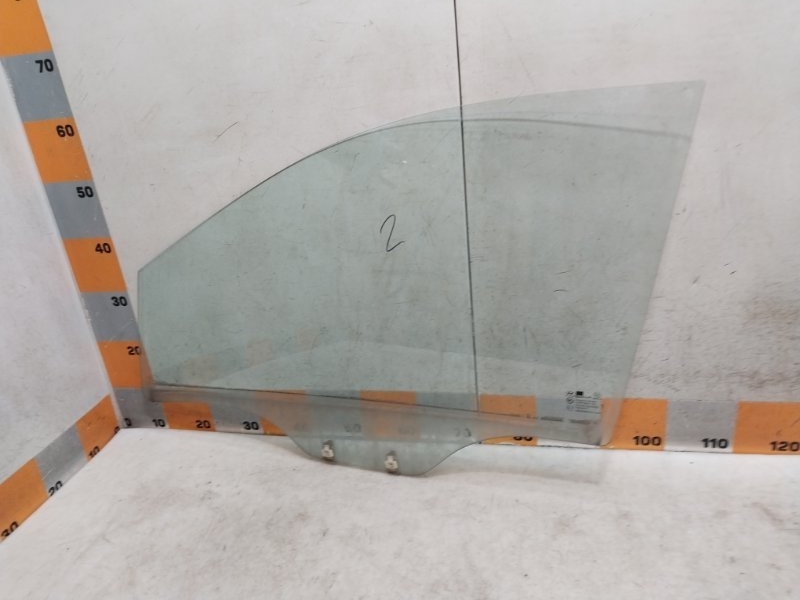 Стекло двери передней левой