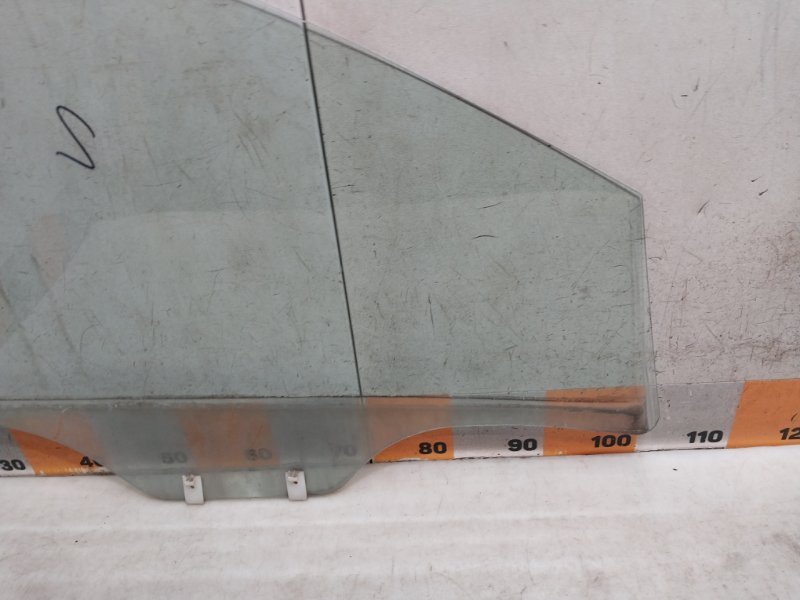 Стекло двери передней левой