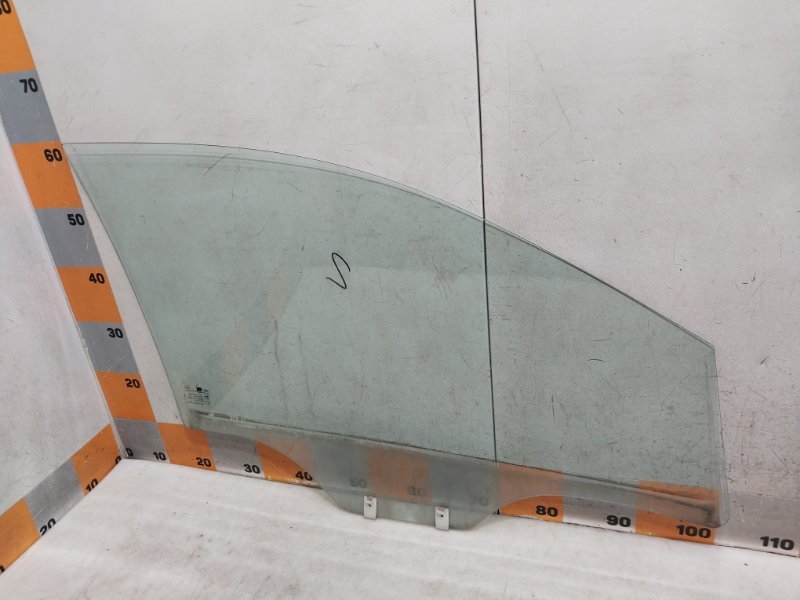 Стекло двери передней левой