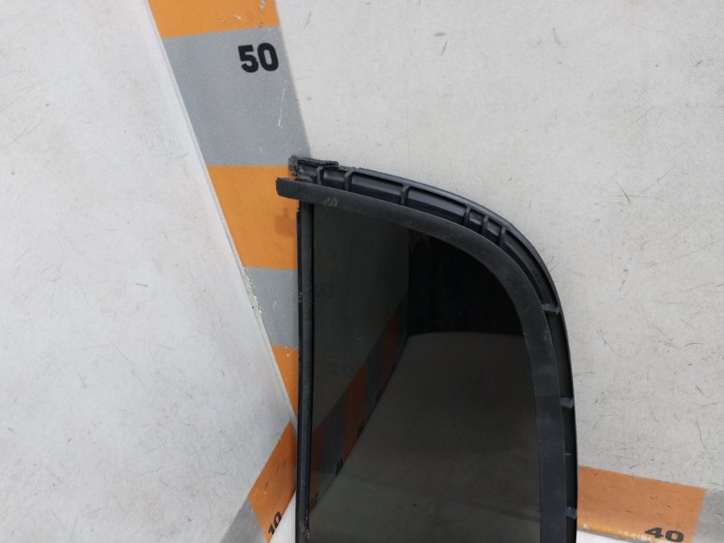 Стекло двери задней правой