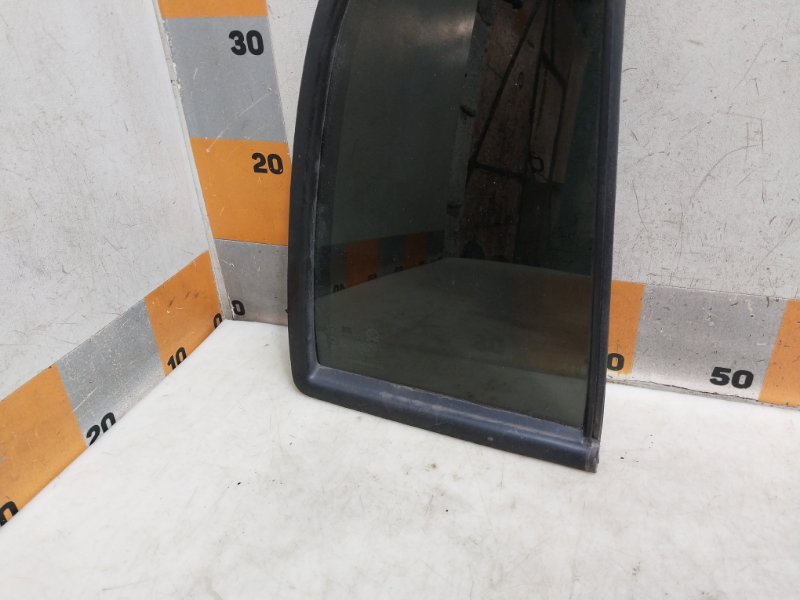 Стекло двери задней правой