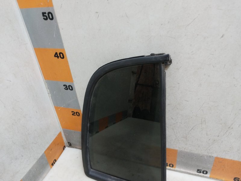 Стекло двери задней правой
