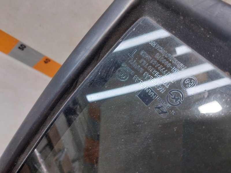 Стекло двери задней левой