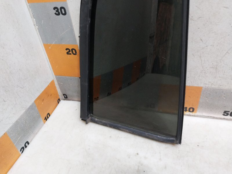 Стекло двери задней левой