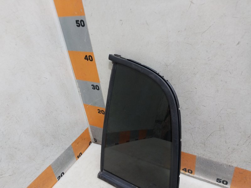 Стекло двери задней левой