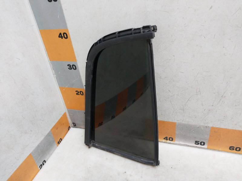 Стекло двери задней левой