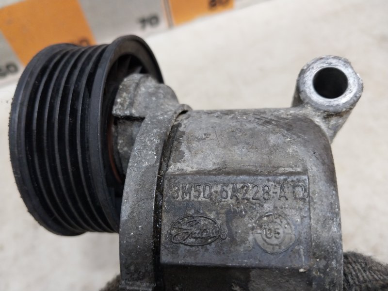 Ролик-натяжитель