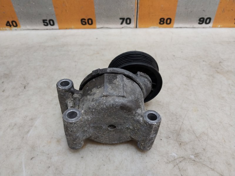 Ролик-натяжитель