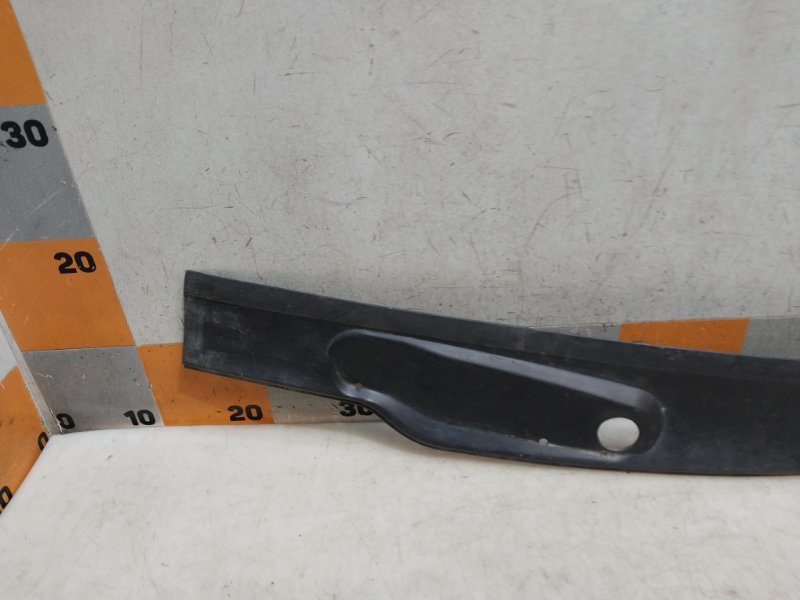 Планка под лобовое стекло