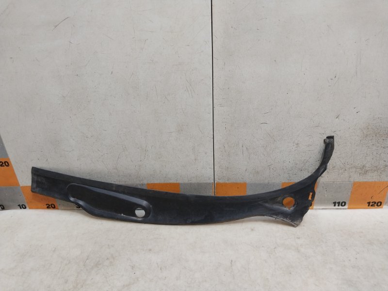 Планка под лобовое стекло