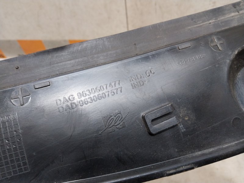 Планка под лобовое стекло