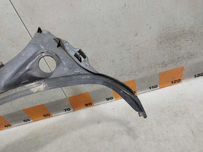 Планка под лобовое стекло