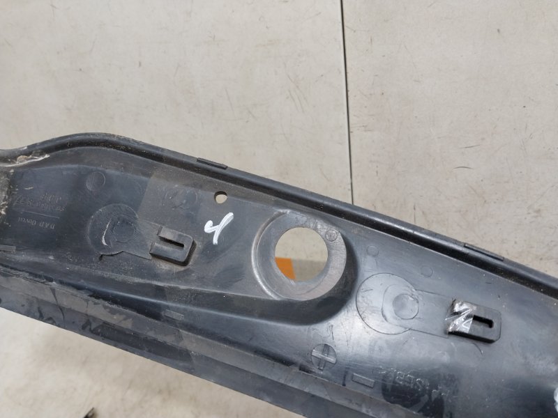 Планка под лобовое стекло