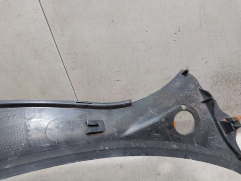 Планка под лобовое стекло