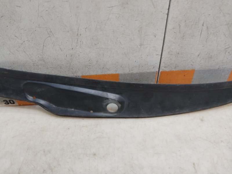 Планка под лобовое стекло