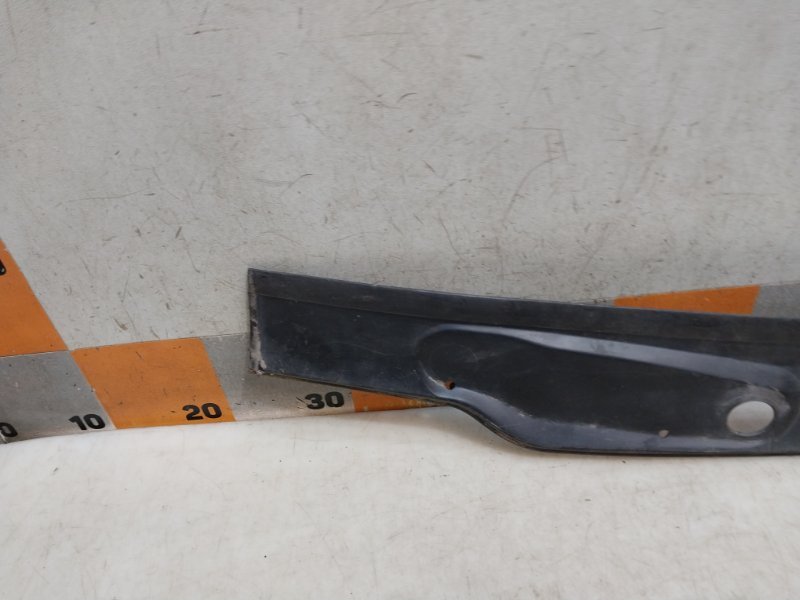 Планка под лобовое стекло