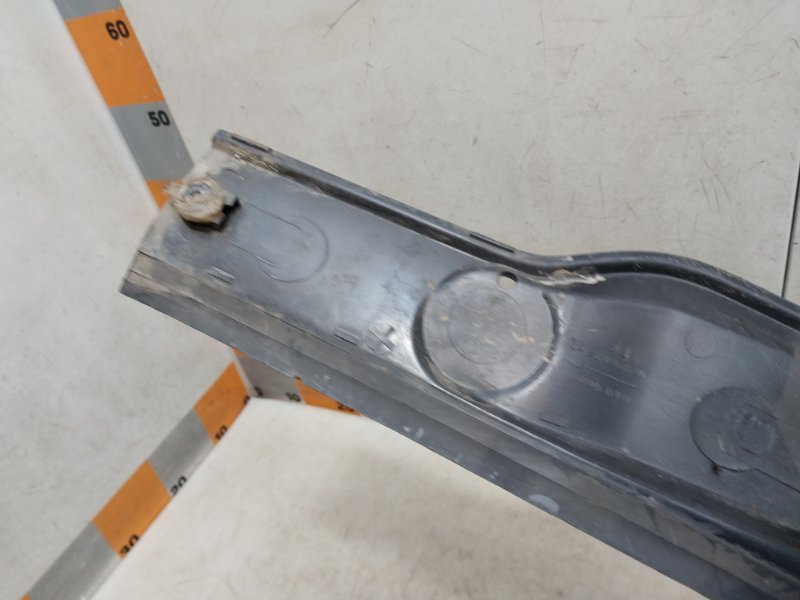 Планка под лобовое стекло