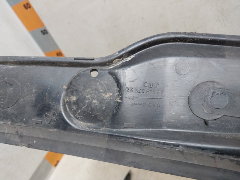 Планка под лобовое стекло