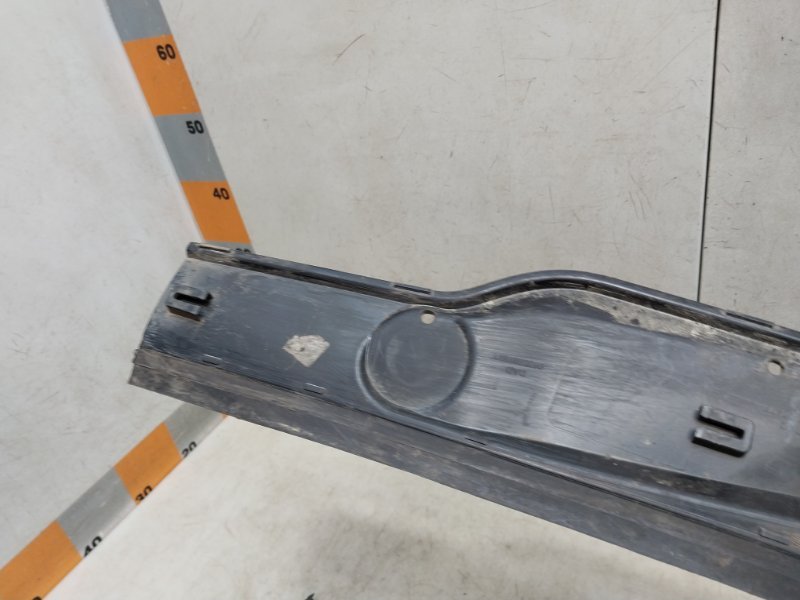 Планка под лобовое стекло