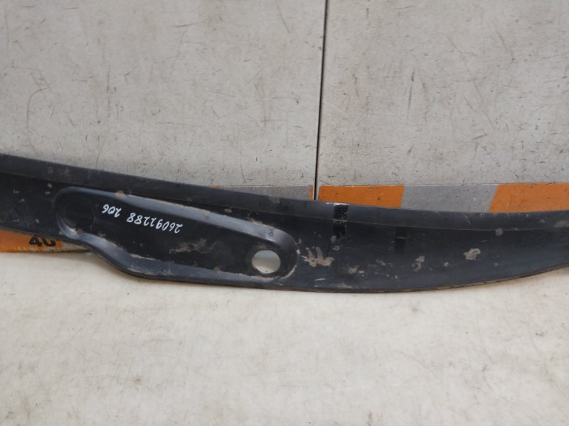 Планка под лобовое стекло