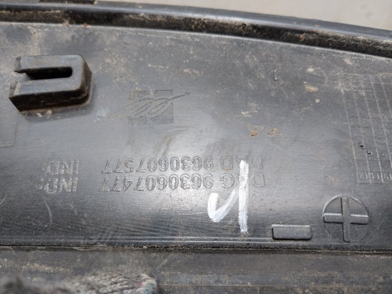 Планка под лобовое стекло