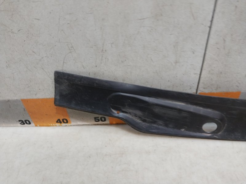 Планка под лобовое стекло