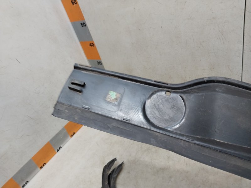 Планка под лобовое стекло