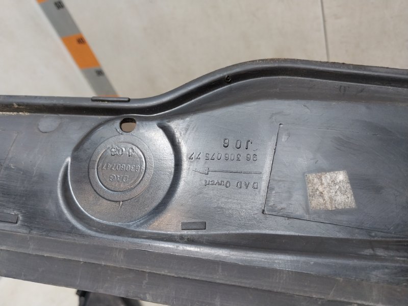 Планка под лобовое стекло