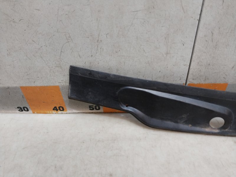 Планка под лобовое стекло