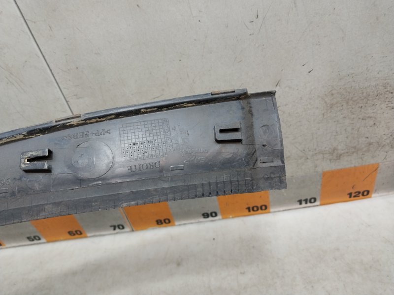 Планка под лобовое стекло