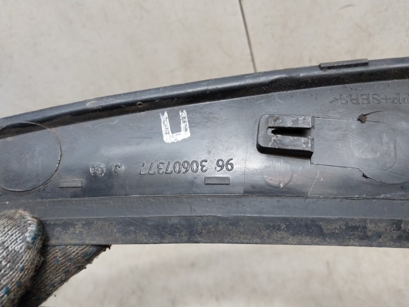 Планка под лобовое стекло