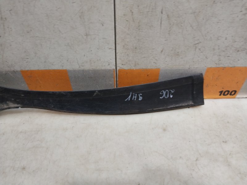 Планка под лобовое стекло