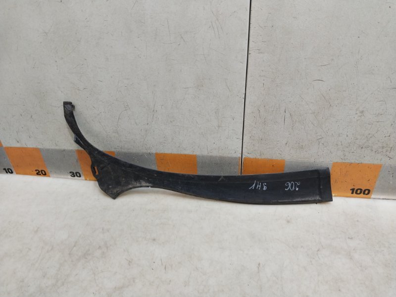 Планка под лобовое стекло