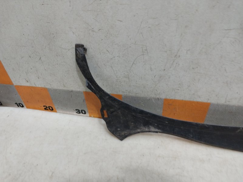 Планка под лобовое стекло