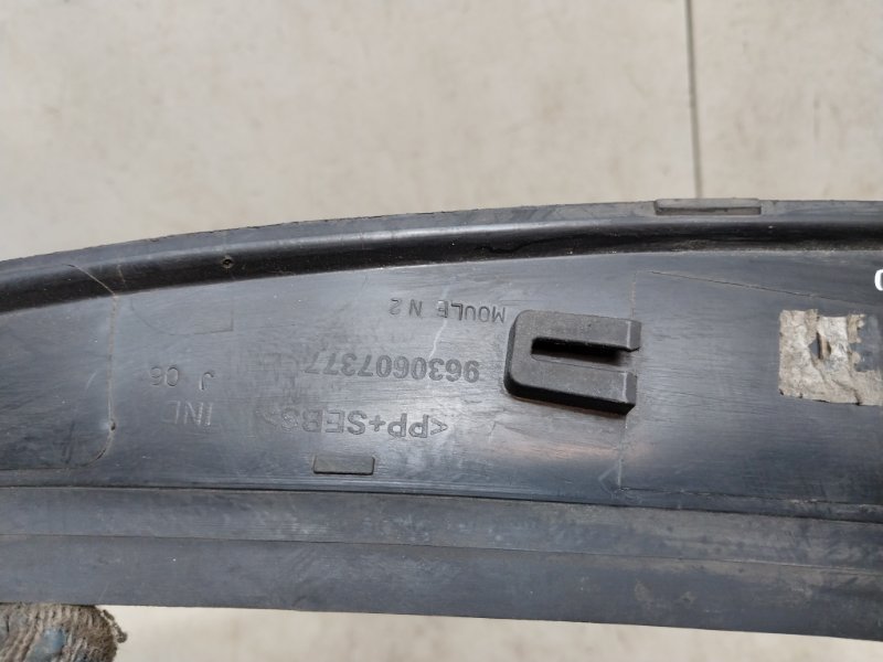 Планка под лобовое стекло