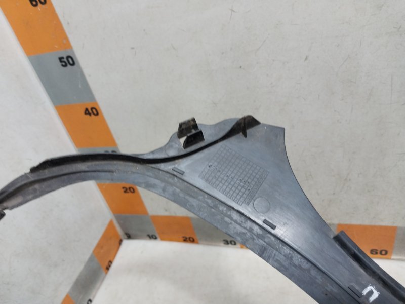 Планка под лобовое стекло