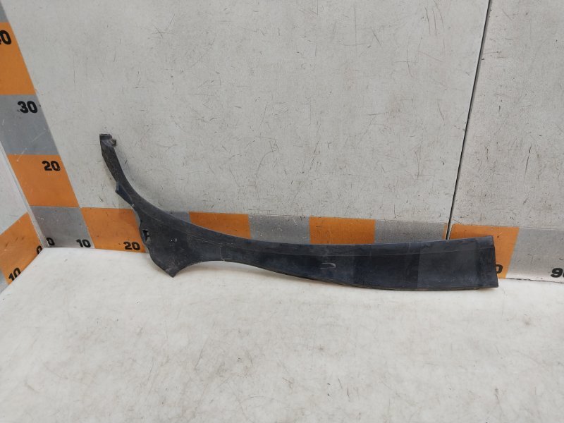 Планка под лобовое стекло