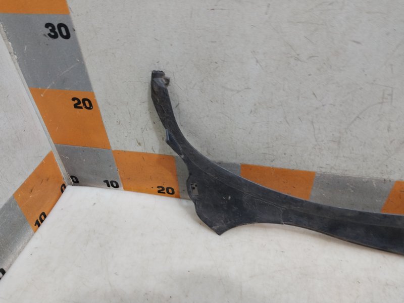 Планка под лобовое стекло