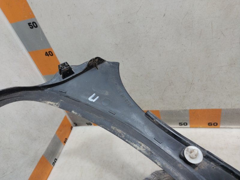 Планка под лобовое стекло