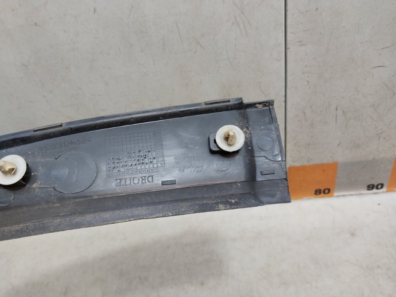 Планка под лобовое стекло