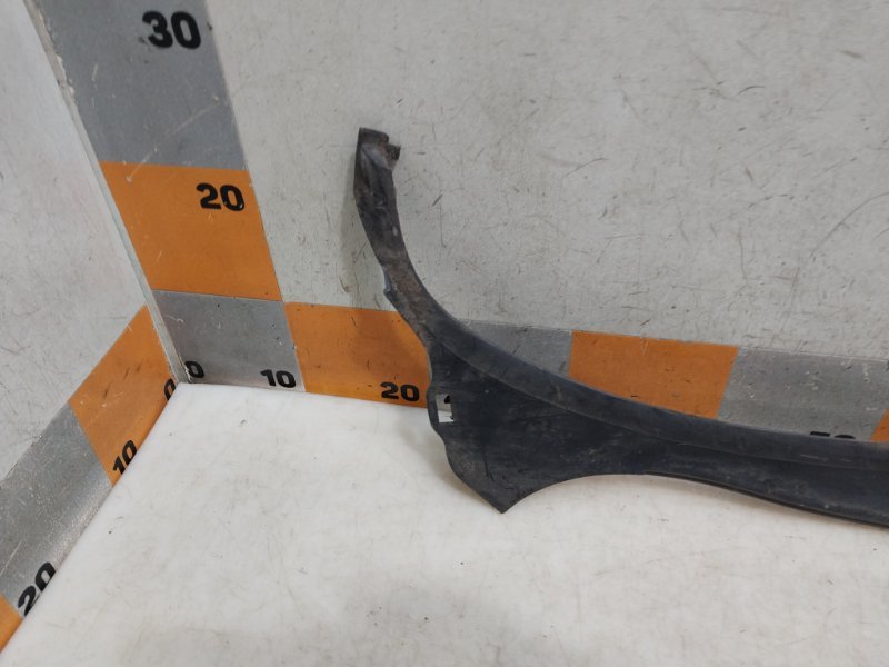 Планка под лобовое стекло