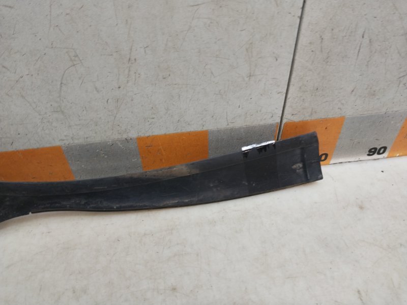 Планка под лобовое стекло