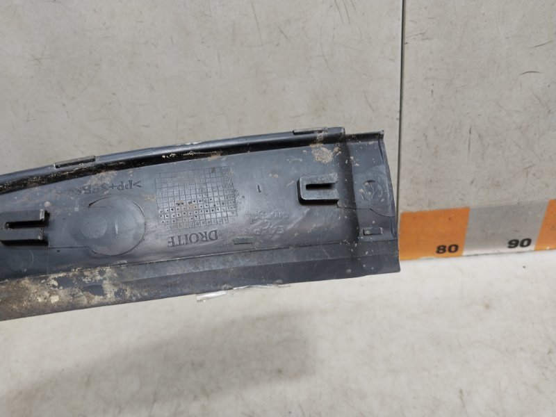 Планка под лобовое стекло